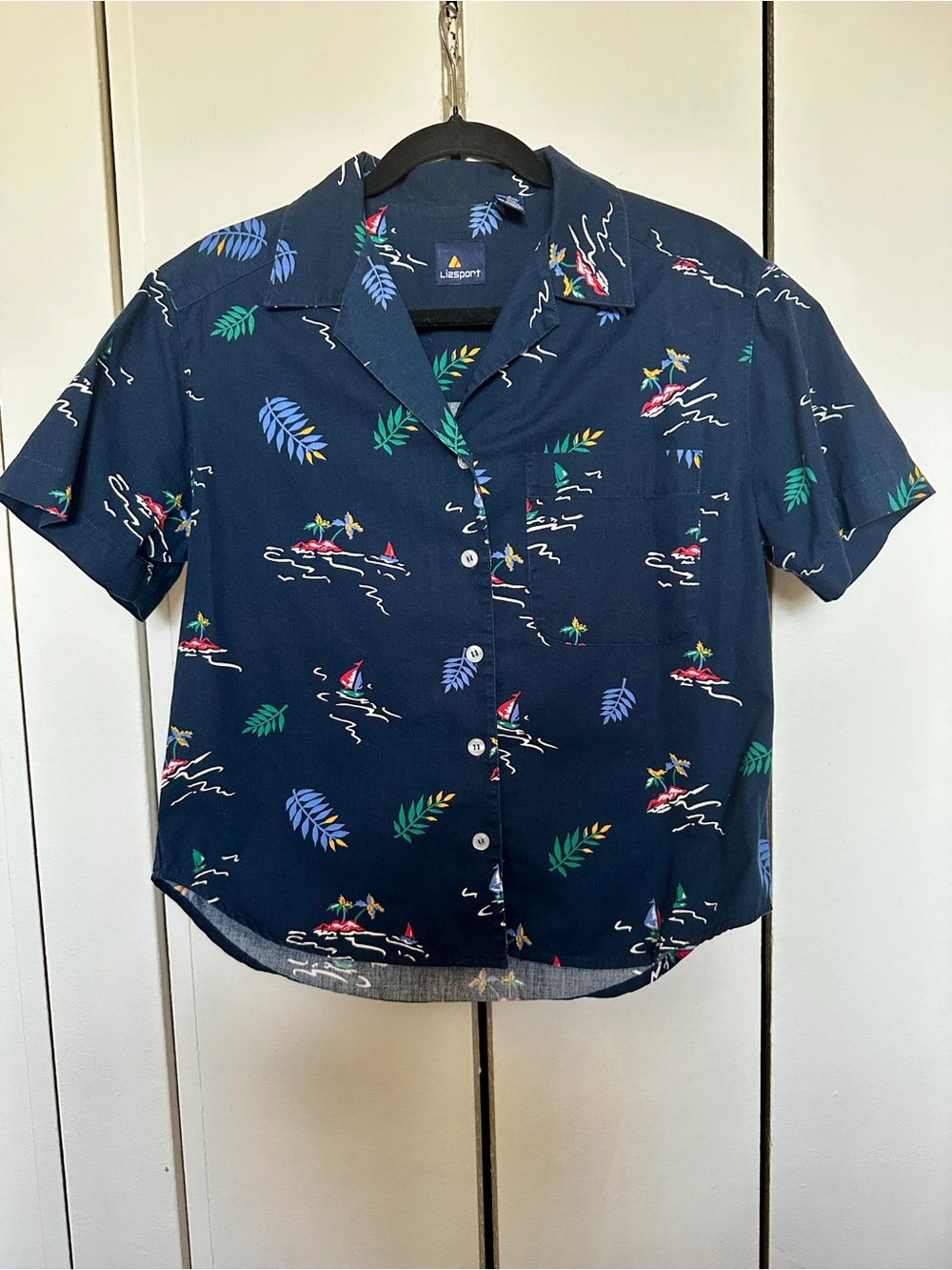 Vtg LIZ SPORT Navy Tropical Leaf & Sailboat Novelty Print Nautical S/S Shirt S